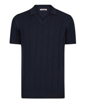Bringen Sie Ihre Garderobe auf ein neues Level mit der perfekten Kombination aus Komfort und zeitlosem Stil. Dieses kurzärmelige Hemd von Felix Hardy besteht aus 100 % hochwertiger Baumwolle und bietet Atmungsaktivität sowie ein weiches Tragegefühl – ideal für warme Tage. Der leichte, gewebte Baumwollstoff sorgt für optimale Luftzirkulation, hält Sie kühl und verleiht gleichzeitig einen gepflegten Look. Die kurzen Ärmel und die taillierte Passform machen es vielseitig einsetzbar – perfekt für sowohl legere als auch semi-formelle Anlässe. Mit einer langlebigen, hochwertigen Verarbeitung bietet dieses Hemd eine lange Lebensdauer und behält auch nach mehreren Wäschen seine Form und Farbe. Ob mit Chinos für einen smart-casual Look oder mit Jeans für einen entspannten Stil – dieses Hemd passt sich mühelos jeder Gelegenheit an.