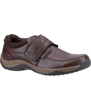 Ein großartiger Smart-Casual-Stil für jeden Tag. Der Douglas-Riemen verfügt über ein Obermaterial aus Leder, ein atmungsaktives Textilfutter und eine komfortable Latexschaumsohle.