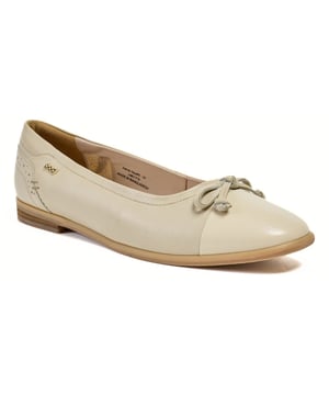 Epitome of style and comfort - the Priya. Crafted from premium Italian leather, boasting shock-absorbing heels and a plush padded collar. The elegant bow and the open-top design offer a breezy and stylish look.