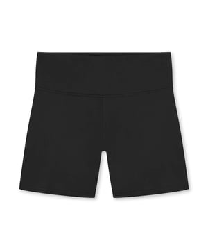 PRODUCT STORY: These training shorts bring functionality and flair to your workout. Featuring EVERSCULPT for a sleek silhouette, dryCELL to keep you dry, and two pockets for your essentials. The 5" seam and cutlines inspired by PUMA's Formstripe ensure you move with confidence and style. FEATURES & BENEFITS: dryCELL: Performance technology designed to wick moisture from the body and keep you free of sweat during exercise; Made with at least 50% recycled materials.. DETAILS: Tight fit; Single jersey; Above knee length; High rise; PUMA branding details.