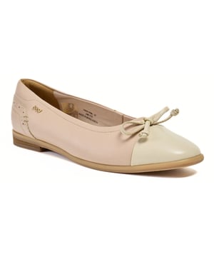 Epitome of style and comfort - the Priya. Crafted from premium Italian leather, boasting shock-absorbing heels and a plush padded collar. The elegant bow and the open-top design offer a breezy and stylish look.