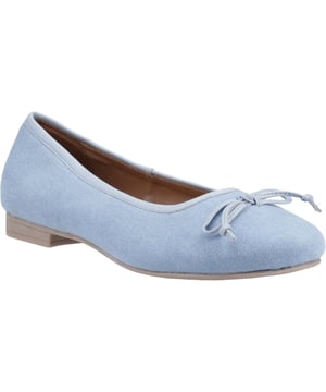 Der tägliche Damen-Essential-Ballerina Naomi von Hush Puppies ist der perfekte Pump für alle Anlässe und verfügt über eine Memory-Schaum-Socke für überlegenen Komfort. Leicht und flexibel für vielseitige Leistung.