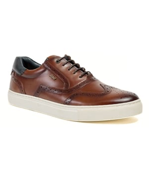 A classy take on the modern sneaker. Crafted from premium leather with, a thick, lightweight sole, and a plush leather sock and collar lining. The foam footbed ensures all-day comfort. Versatile for both casual and smart-casual occasions.