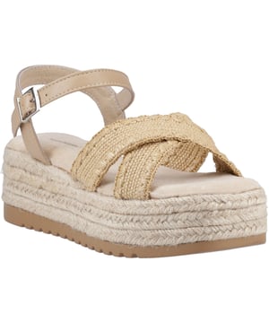 Diese schicke Sandale verfügt über einen Raffia-Oberteil mit einem PU-Hinterriemen und einer Schnallenverstellung für einen sicheren, bequemen Sitz. Die Memory-Foam-Innensohle der Jemma sorgt den ganzen Tag für Komfort, während die mit Jute umwickelte Plattformsohle einen Hauch von natürlichem Stil verleiht.