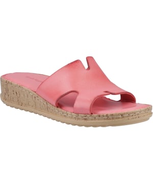 Een klassieke leren muiltje met een lichte zolen van comfortabele demping, perfect voor zomerse dagavonturen en avondmaaltijden.