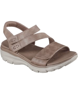 Geweldige stijl en langdurig comfort komen samen in Skechers Easy Going. Deze schouderband-wedge sandaal heeft een drievoudig verstelbare bovenkant en een yoga-schuim voetbed voor extra comfort.