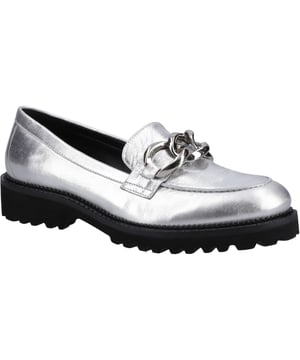 Kwaliteit leer en een comfortabel instapontwerp komen samen in de Gianna loafer. Met de comfort-inlegzool van traagschuim en de lichte Zero G-zool zijn dit de perfecte dagelijkse keuze.