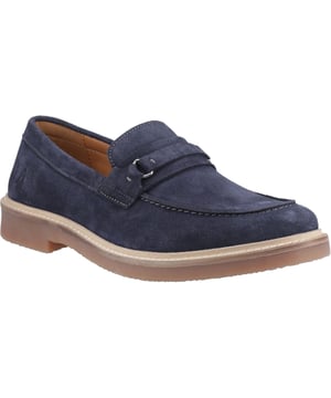 Mit Nahtdetails, einem weichen Wildleder-Obermaterial und einem lässigen Loafer-Stil ist der Gryffin perfekt für komfortable, stilvolle Sommerabende.