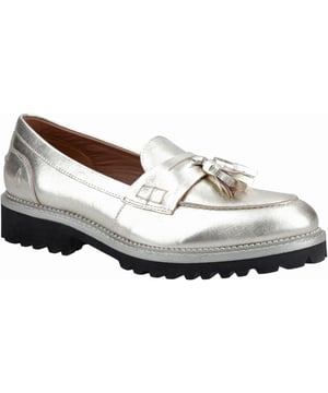 Een moderne, robuuste draai aan een klassieke loafer, gemaakt met onze ZeroG superlichte zool en comfortabele kussens van traag schuim. Deze schoen is een geweldige keuze voor dagelijks gebruik.