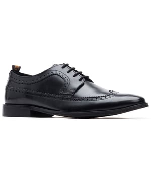 Gemaakt van soepel lederen bovenwerk, heeft de Havisham formele herenschoen prachtige brogue-details en een wingtip die helemaal tot aan de hiel loopt, waar een Base-merk in het leer is geperst.