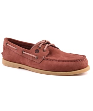 This iconic silhouette sets itself apart with superior craftsmanship and attention to detail in the form of a luxurious suede upper with traditional moccasin construction. As always, these boat shoes feature our signature 360° Lacing System