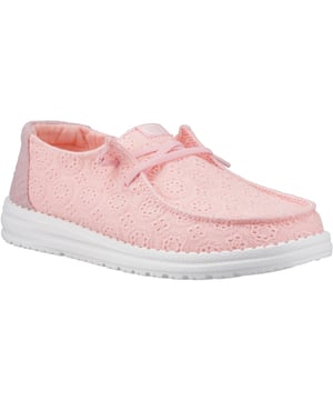 Comfort ontmoet zelfvertrouwen met de Wendy Eyelet. Deze schattige zomerse must-haves hebben een gestructureerde eyelet bovenkant en een comfortabele pasvorm, zodat je je dag in stijl kunt veroveren.
