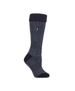 Calcetines térmicos para botas Heat Holders para mujeres: Hilo Heat Holders - Nuestro hilo térmico desarrollado especialmente proporciona un alto rendimiento en aislamiento contra el frío con capacidades superiores de transpiración de humedad. Bucles Heat Holders - La innovadora tecnología de tejido produce nuestra exclusiva y extra larga felpa de bucles para retener más aire caliente, aumentando la calificación TOG. Cepillado Heat Holders - Finalmente, nuestro proceso de cepillado experto maximiza la cantidad de aire caliente que se mantiene dentro de cada calcetín para ofrecer una calidez total y comodidad durante todo el día. ¡Los calcetines Heat Holders están científicamente probados para ser más de 7 veces más cálidos que un calcetín básico de algodón! La calificación TOG de Heat Holders es de 2.34, mientras que un calcetín básico de algodón solo mide 0.33 Tog. Calcetines para botas Heat Holders - Estos calcetines son absolutamente perfectos para cuando tienes que pasar esos fríos días de invierno al aire libre, ya sea que uses botas de agua o botas, estos calcetines se ajustarán perfectamente.
