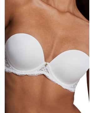 Aubade Kiss Of Love Moulded Strapless Multiway Bra. Full Cup underwired bra with smooth padded cups, removable, mutiway straps and matching briefs avaible. The product is hand-wash only.