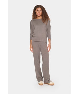 Casual fit,3/4 mouwen  Fijne was 30°, niet bleken, niet in de droger drogen, Liggend laten drogen., koud strijken max. 110° C,.  80% Viscose,20% Polyamide