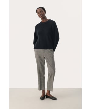 Gerade Passform,Lange Ärmel  Handwäsche, Nicht bleichen, Nicht im Trockner trocknen, Liegend trocken., Kalt bügeln max. 110° C, Trockenreinigung  36% Polyamid (Recycelt),36% Polyester (Recycelt),25% Wolle (zertifiziert),3% Elasthan