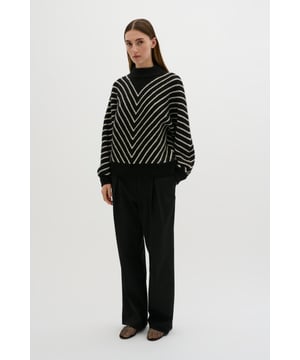 Loose fit,Hüfte Länge,Lange Ärmel  Extra schonwäsche 30°, Nicht bleichen, Nicht im Trockner trocknen, Liegend trocken im Schatten, Kalt bügeln max. 110° C, Trockenreinigung  53% Polyester (Recycelt),39% Polyacryl,5% Wolle,3% Elasthan