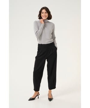 Slim fit,Lange mouwen  Fijne was 30°, niet bleken, niet in de droger drogen, Liggend laten drogen in de schaduw, koud strijken max. 110° C, Droogreiniging  70% Viscose,20% Nylon,10% Polyester