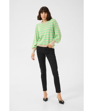 Regular fit,Lange mouwen  Fijne was 30°, niet bleken, niet in de droger drogen, Liggend laten drogen in de schaduw, koud strijken max. 110° C, Droogreiniging  80% Viscose,20% Nylon