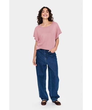 Casual fit,Korte mouwen  Fijne was 30°, niet bleken, niet in de droger drogen, Liggend laten drogen., koud strijken max. 110° C, Chemisch laten reinigen.  80% Viscose,20% Polyamide