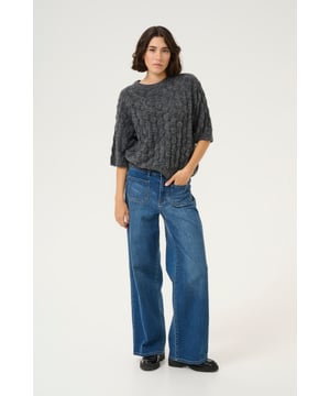 Loose fit,Ellenbogenlänge  Extra schonwäsche 30°, Nicht bleichen, Nicht im Trockner trocknen, Liegend trocken im Schatten, Kalt bügeln max. 110° C, Trockenreinigung  58% Polyester (Recycelt),20% Polyester,13% Polyacryl,6% Wolle,3% Elasthan