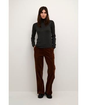 Dieser Damen Rollkragenpullover bietet klassischen Stil, eine bequeme Passform und lange Ärmel. Vielseitig tragbar und ideal für jeden Anlass geeignet.  Schonwäsche 30°, Nicht bleichen, Nicht im Trockner trocknen, Liegend trocken., Kalt bügeln max. 110° C, Nicht trockenreinigen  82% Viskose (LENZING™ ECOVERO™),18% Elasthan