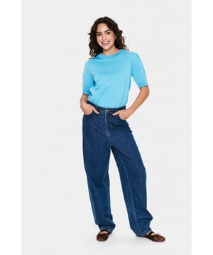 Classic fit,3/4 mouwen  Fijne was 30°, niet bleken, niet in de droger drogen, Liggend laten drogen., koud strijken max. 110° C, Chemisch laten reinigen.  80% Viscose,20% Polyamide