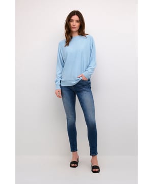 Pullover für Damen mit entspannter Passform und Bootsausschnitt. Lange Ärmel und weiches Material garantieren angenehmen Tragekomfort – perfekt für Alltag und Büro.  Schonwäsche 30°, Nicht bleichen, Nicht im Trockner trocknen, Liegend trocken., Kalt bügeln max. 110° C, Nicht trockenreinigen  82% Viskose (LENZING™ ECOVERO™),18% Elasthan