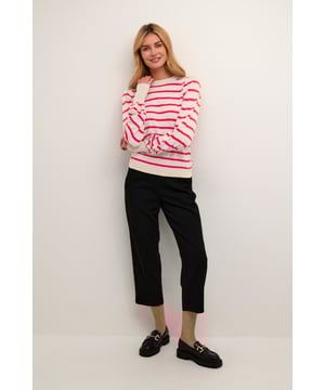 Regular fit,Lange mouwen  Fijne was 30°, niet bleken, niet in de droger drogen, Liggend laten drogen in de schaduw, koud strijken max. 110° C, Droogreiniging  80% Viscose,20% Nylon