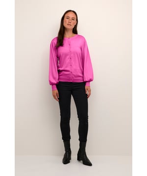Regular fit,Lange mouwen  Fijne was 30°, niet bleken, niet in de droger drogen, Liggend laten drogen in de schaduw, koud strijken max. 110° C, Droogreiniging  80% Viscose,20% Nylon