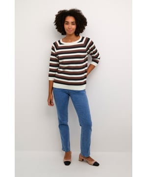Baggy fit,3/4 mouwen  Fijne was 30°, niet bleken, niet in de droger drogen, Liggend laten drogen in de schaduw, koud strijken max. 110° C, Droogreiniging  80% Viscose,20% Nylon