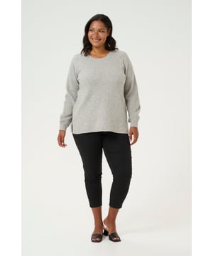 Loose fit,Normale lengte,Lange mouwen  Extra fijne was 30°, niet bleken, niet in de droger drogen, Liggend laten drogen in de schaduw, koud strijken max. 110° C, Droogreiniging  57% Acryl,33% Polyester (gerecycled post-consumer),8% Wol,2% Elastaan