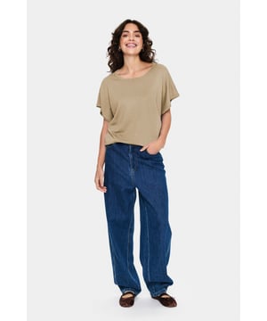 Casual fit,Korte mouwen  Fijne was 30°, niet bleken, niet in de droger drogen, Liggend laten drogen., koud strijken max. 110° C, Chemisch laten reinigen.  80% Viscose,20% Polyamide