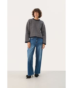 Baggy fit,Lange Ärmel  Handwäsche, Nicht bleichen, Nicht im Trockner trocknen, Tropnass aufhängen im Schatten, Kalt bügeln max. 110° C, Professionelle Reinigung.  80% Wolle,18% Nylon,2% Elasthan