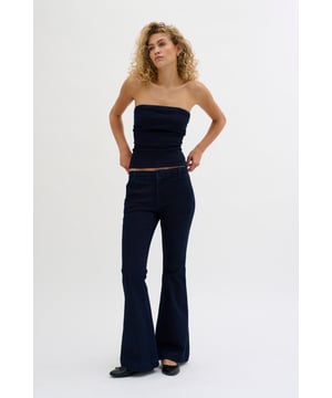 Custom High,Skinny fit,Hoge taille,Lange lengte,Bootcut  Wassen op 30°, niet bleken, niet in de droger drogen, Druipnat ophangen in de schaduw, koud strijken max. 110° C, Chemisch laten reinigen.  85% Katoen,13% Polyester,2% Elastaan