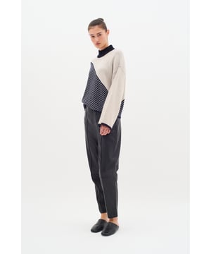 Classic fit,Lange mouwen  Handwas, niet bleken, niet in de droger drogen, Liggend laten drogen., koud strijken max. 110° C, Droogreiniging  50% Wol,50% Polyamide