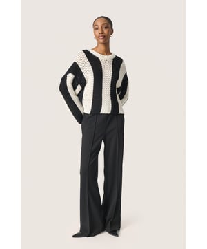 Baggy fit,Lange mouwen  Fijne was 30°, niet bleken, niet in de droger drogen, Liggend laten drogen in de schaduw, koud strijken max. 110° C, Droogreiniging  60% Katoen,40% Polyester