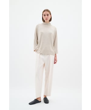 Baggy fit,3/4 Ärmel  Schonwäsche 30°, Nicht bleichen, Nicht im Trockner trocknen, Liegend trocken im Schatten, Kalt bügeln max. 110° C, Trockenreinigung  65% Polyester,35% Viskose