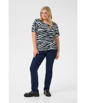 Regular fit,Korte mouwen  Fijne was 30°, niet bleken, niet in de droger drogen, Liggend laten drogen in de schaduw, koud strijken max. 110° C, Droogreiniging  80% Viscose,20% Nylon