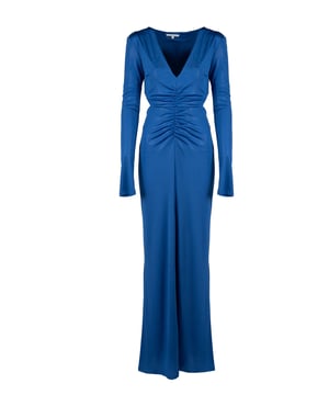 Ein langes Kleid mit engem Schnitt ist die perfekte Wahl für besondere Anlässe. Es betont die Figur und verleiht jedem Outfit Eleganz, während sein klassisches Design es unglaublich vielseitig macht.

Mit einem V-Ausschnitt, der den Hals und die Schlüsselbeine subtil hervorhebt, verleiht es der gesamten Kreation Leichtigkeit und Weiblichkeit und gibt gleichzeitig die Freiheit, Schmuck auszuwählen, der Ihren Stil zusätzlich betont.

Mit Raffungen, die dem Kleid einen einzigartigen Charakter verleihen, effektvolle Wellen erzeugen und optisch die Figur modellieren, sodass sich jede Frau darin besonders fühlt.

Mit einem Ausschnitt hinten und an den Seiten, der dem Kleid eine gewisse Wildheit und einen modernen Look verleiht, zieht es die Blicke auf sich und verleiht ihm einen unvergleichlichen Charme.

Mit einem Schlitz vorne, der nicht nur das Bewegen erleichtert, sondern dem Kleid auch einen sinnlichen Charakter verleiht, subtil die Beine entblößt und dem Gesamtbild ein dynamisches Aussehen verleiht.

Hergestellt aus hochwertigem Stoff, der Tragekomfort und Langlebigkeit bietet. Seine feine Struktur und die angenehme Textur verleihen dem Kleid ein besonders luxuriöses und elegantes Aussehen.