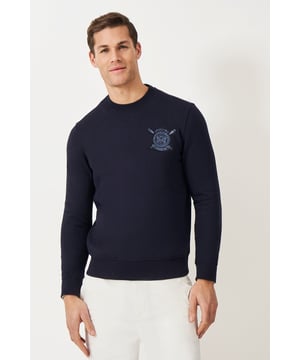 A supersoft crewneck sweatshirt in dark navy blue. Signed with Salcombe crest embroidery, and crafted from a cotton-rich blend, it's just what your casual collection needs. The perfect mix of comfort and heritage style.

As clearance stock, brand labels have either been pen marked or removed.