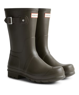 Der Herren Original Short Wellington Boot nimmt das ikonische Design des Tall Boots und passt es an für einen vielseitigen und bequemen Stil. Von Jeans bis Chinos ist das Styling dank der Schafthöhe bis zur Wade einfach.