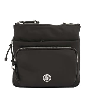 Umhängetasche für Damen von der Marke JOOP! JEANS. Tasche mit Logo Details und verstellbaren Schulterriemen. Perfekter Alltagsbegleiter.