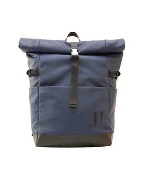 Einfarbiger Herren Rucksack für Herren von der Marke JOOP! JEANS. Im Fold-Over-Design mit geräumigen Hauptfach und praktischem Tragehenkel.