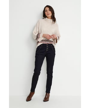 Baiily,Curved fit,Regular taille,Lange lengte,Slim  Wassen op 40°, niet bleken, niet in de droger drogen, Druipnat ophangen in de schaduw, warm strijken max. 150° C, Chemisch laten reinigen.  72% Katoen,26% Polyester,2% Elastaan