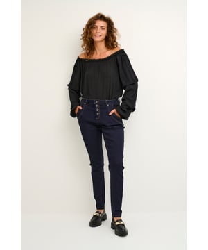 Baiily,Curved fit,Regular taille,Lange lengte,Slim  Wassen op 40°, niet bleken, niet in de droger drogen, Druipnat ophangen in de schaduw, warm strijken max. 150° C, Chemisch laten reinigen.  72% Katoen,26% Polyester,2% Elastaan
