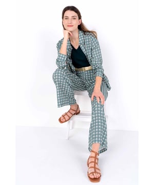 This clever geometric print adds a contemporary touch while the relaxed fit and full button closure makes for unparalleled comfort and maximum versatility