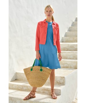 A sleeveless crew neck dress made in breezy 100% cotton with tiers to add depth, dimension and airiness. With practical pockets, which are all but invisible thanks to the A-line shaping.