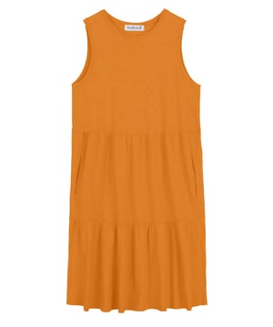 A sleeveless crew neck dress made in breezy 100% cotton with tiers to add depth, dimension and airiness. With practical pockets, which are all but invisible thanks to the A-line shaping.