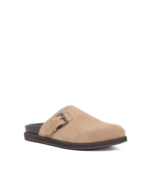 A statement of unmatched comfort, endless style and timeless quality our Baldwin clogs are easy-to-wear and comfortable all year round. Designed with a comfortable footbed this wear-with-everything style features buckle detailing.